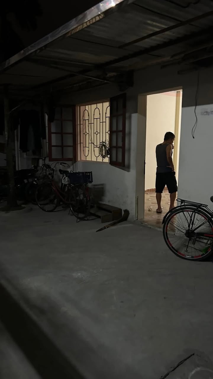 Phòng trọ ngõ 139 Âu Cơ, Tây Hồ 30m² giá chỉ 2.8 triệu - An ninh tốt, tiện nghi đầy đủ!