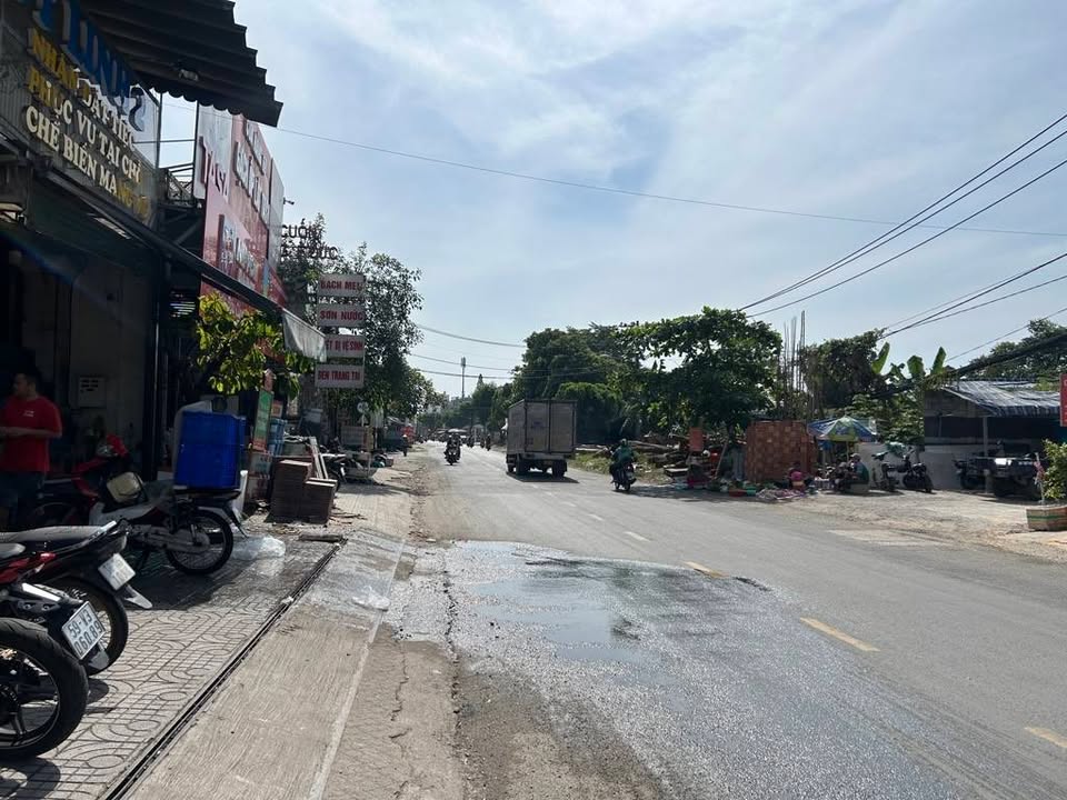 Nhà mặt tiền 2 tầng Lã Xuân Oai 150m² giá 24 tỷ - Đầu tư sinh lời ổn định!