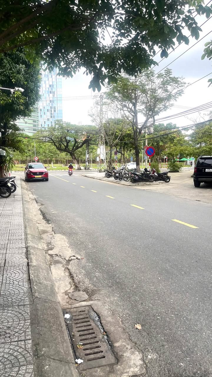 Bán gấp FrontHouse đường Phan Bội Châu, Hải Châu, Đà Nẵng 180m² - Đầu tư sinh lời tuyệt vời!