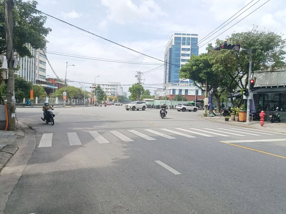 Bán nhà mặt đường Phan Đăng Lưu Đà Nẵng 120m² giá 13 tỷ - Kinh doanh sầm uất!