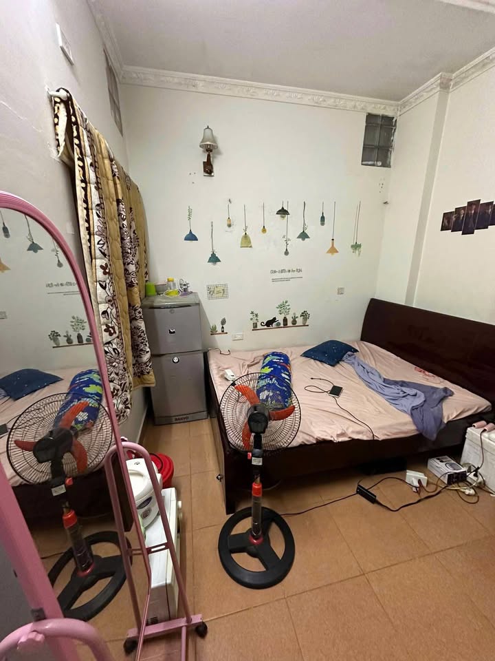 Phòng cho thuê tại Nghĩa Đô, Cầu Giấy 12m² giá 2.7 triệu - Sẵn sàng vào ở!