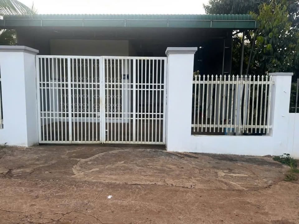 Bán đất 2 mặt tiền tặng nhà và kiot, Đường Lạc Long Quân, 800m² - Cơ hội đầu tư hấp dẫn!