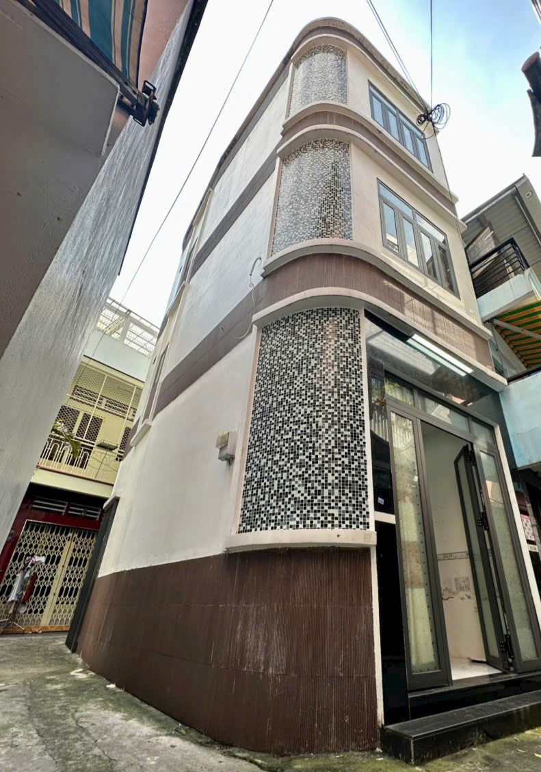 Nhà Căn Góc Quận 10 - 30m² - 5 Tỷ - Sẵn Sàng Vào Ở Ngay!