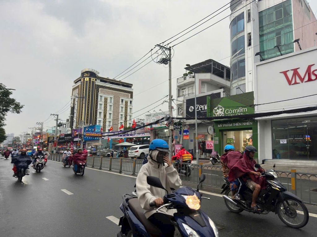 Mặt bằng mặt tiền Nguyễn Thị Thập cho kinh doanh ăn uống gần Lotte Q7 - Vị trí đắc địa, dễ dàng tiếp cận!
