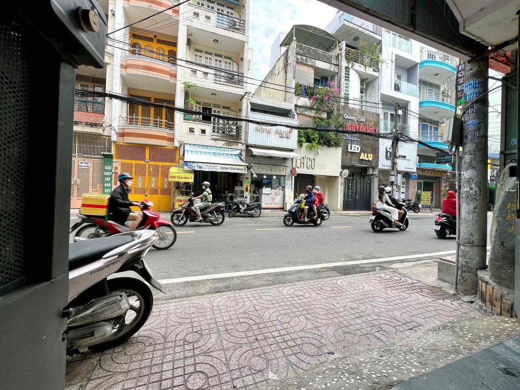 Mặt bằng kinh doanh 53 Hồ Bá Kiện, Q.10 – Trệt suốt 100m² chỉ 25 triệu