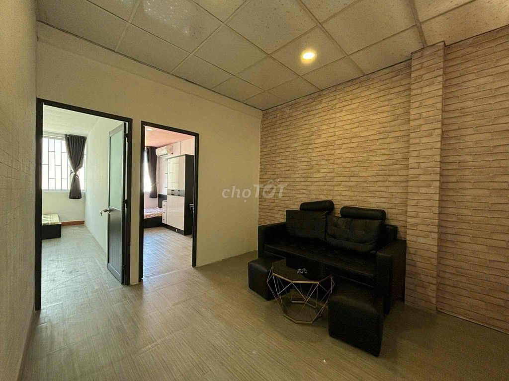 Căn hộ 2PN Cách Mạng Tháng 8, Quận 3 70m² giá 10 triệu - Không gian sống thoáng đãng!