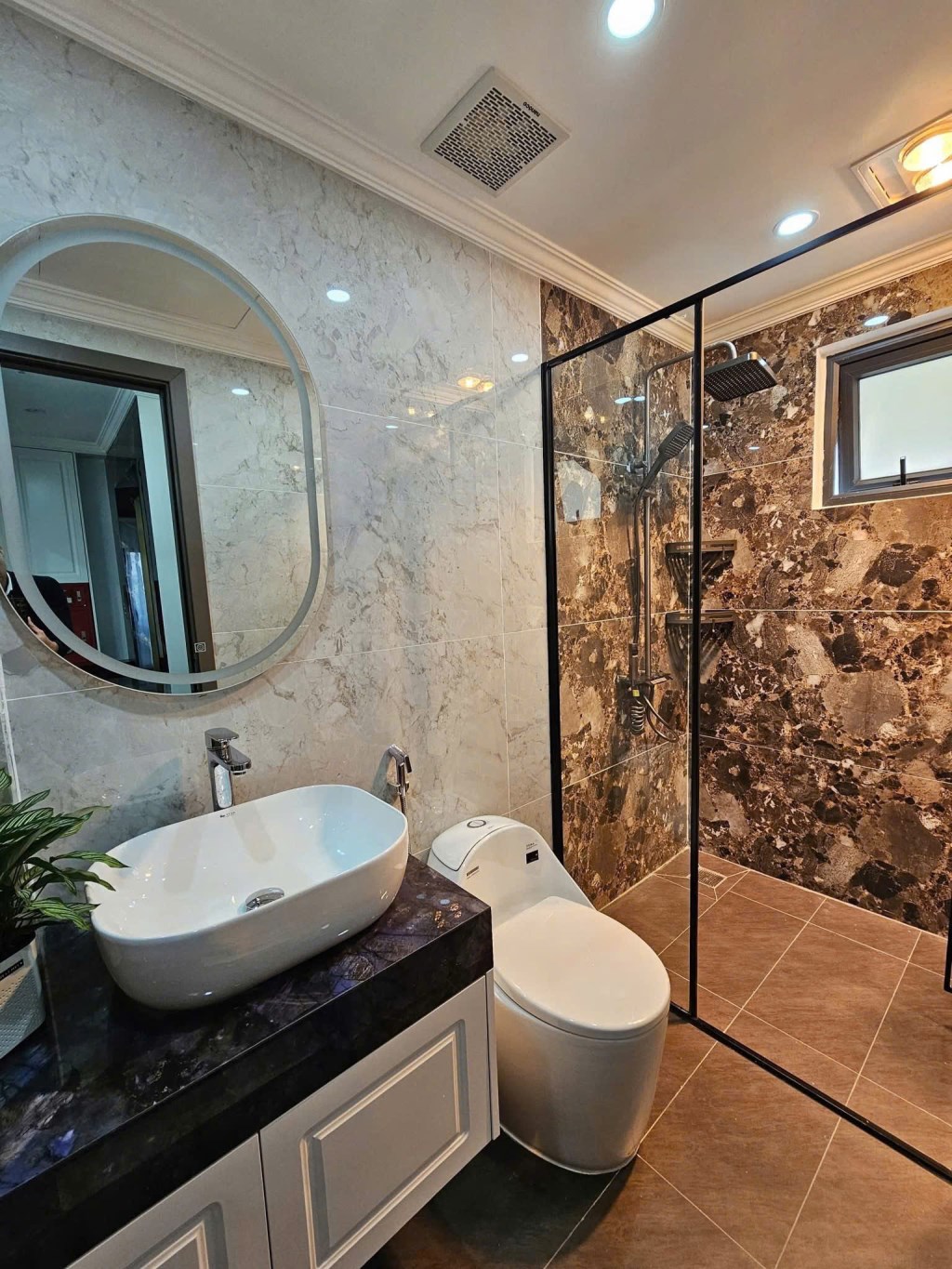 Nhà mặt phố Đại La 40m² giá 30.9 tỷ - Kinh doanh sầm uất, nội thất châu Âu!