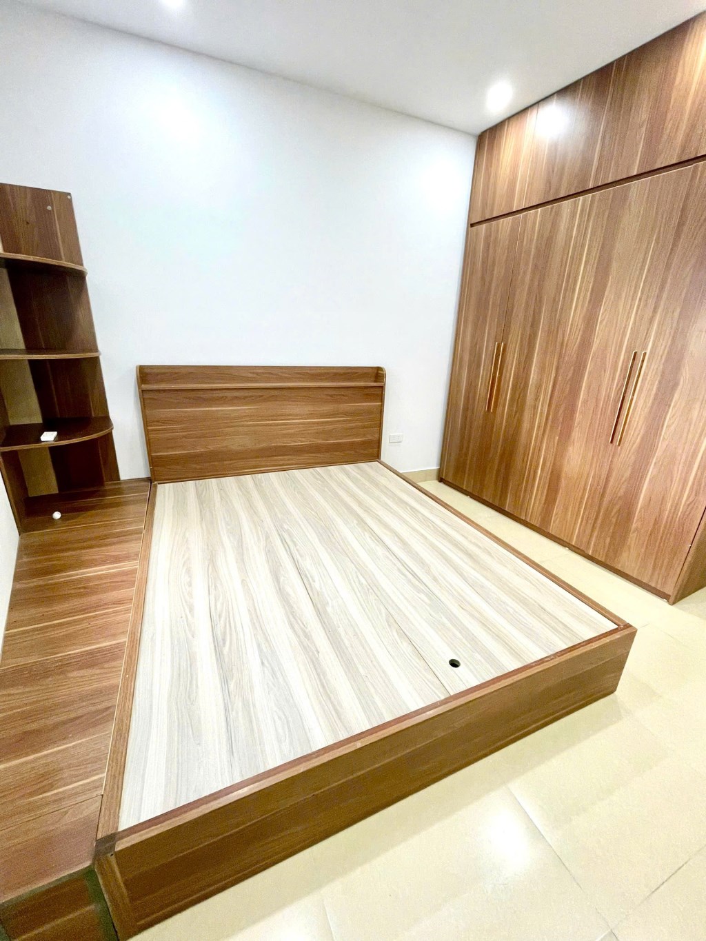 Nhà riêng Thạch Bàn 41m² giá thỏa thuận - Ô tô đỗ cổng, sổ đỏ chính chủ!