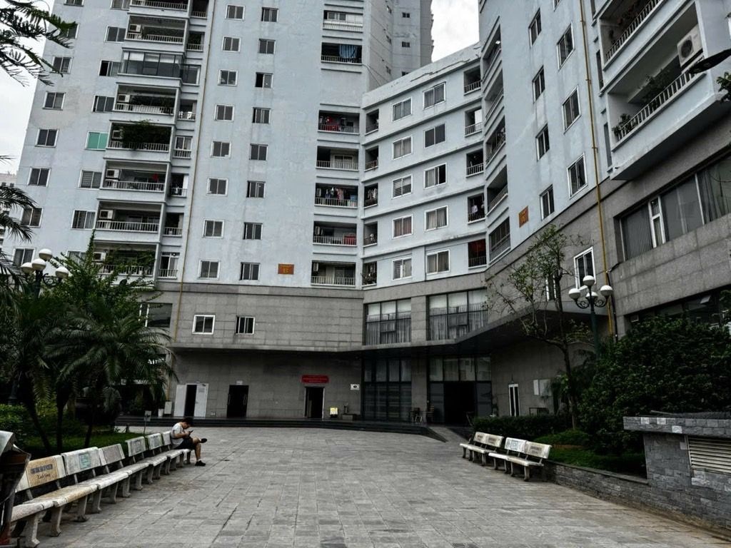 Căn hộ Tây Hồ 130m² giá thỏa thuận - Full nội thất hiện đại, view cầu Nhật Tân siêu đẹp!