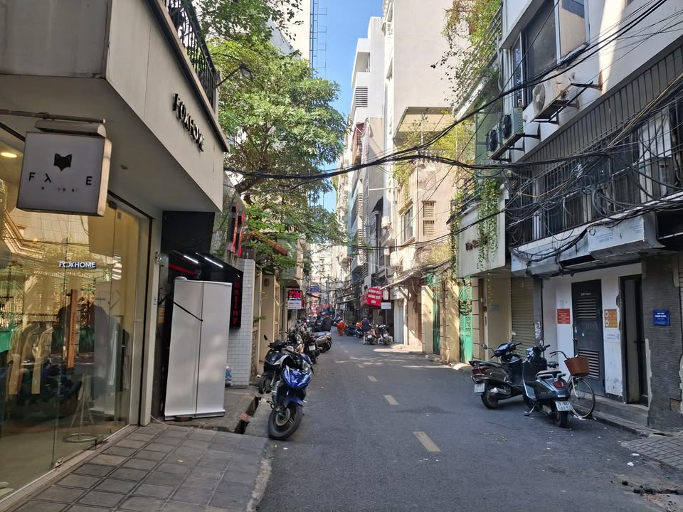 Nhà mặt phố Các Đông, Đống Đa, Hà Nội 61m² giá 30 tỷ - Kinh doanh đỉnh cao!