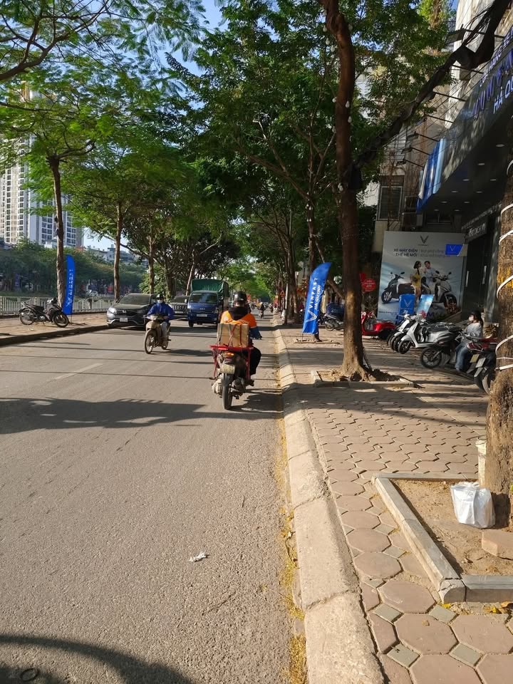 Mặt bằng kinh doanh cho thuê đường Vũ Tông Phan 50m² - Nhà mới đẹp, vỉa hè rộng