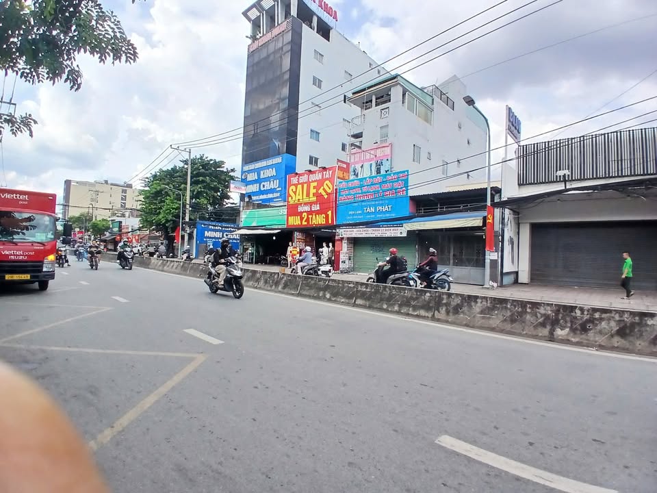 FrontHouse cho thuê Huỳnh Tấn Phát Quận 7, 390m² - Kinh doanh tự do, vị trí sầm uất!