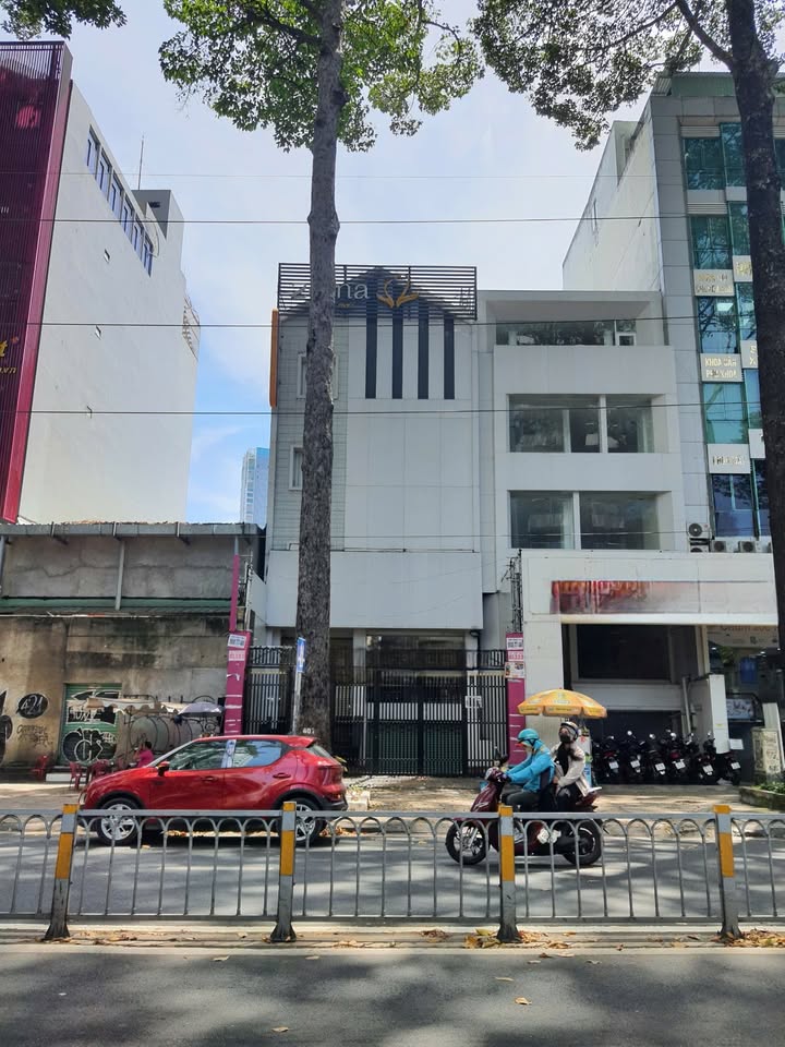 Nhà mặt tiền Nguyễn Thị Minh Khai, quận 1, diện tích 156m² giá 180 triệu - Thích hợp kinh doanh ngay!