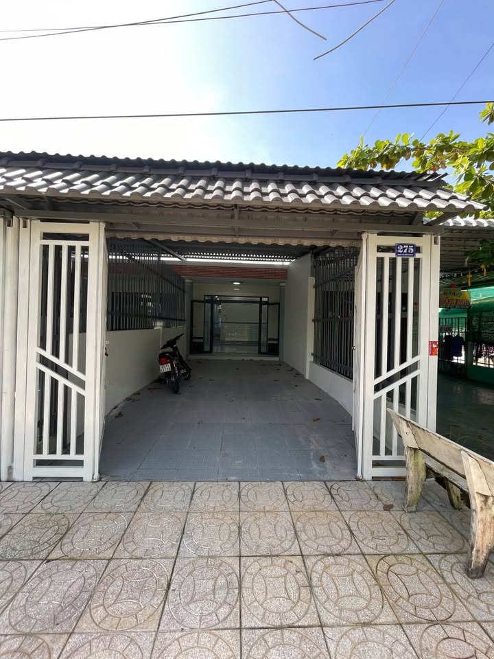 Nhà mặt tiền đường Nam Kỳ Khởi Nghĩa, Sóc Trăng 120m² giá 1.85 tỷ - Thiết kế hiện đại, sân đậu ô tô!