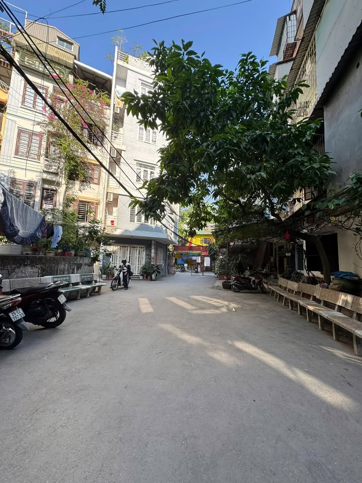 Căn hộ Tập Thể Láng Hạ, Đống Đa 30m² giá 4 tỷ - Tiện ích tuyệt vời cho gia đình!