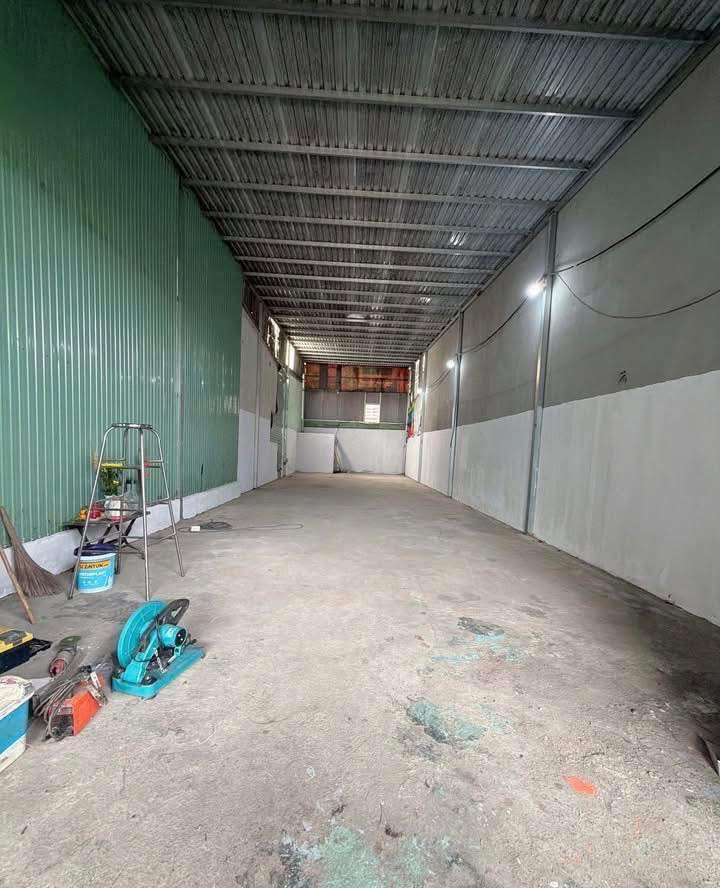 Kho cho thuê tại Dĩ An 200m² giá 9.5 triệu - Gần sân vận động và chợ
