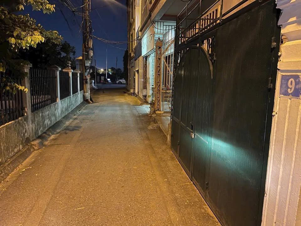 Nhà riêng Thạch Bàn 66m² giá 12.3 tỷ - Sổ đỏ đẹp, pháp lý chuẩn!