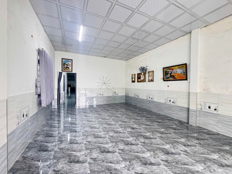 Nhà phố Lý Văn Lâm 300m² giá 1.1 tỷ - Sân vườn thoáng mát, gần cầu Bà Cai!