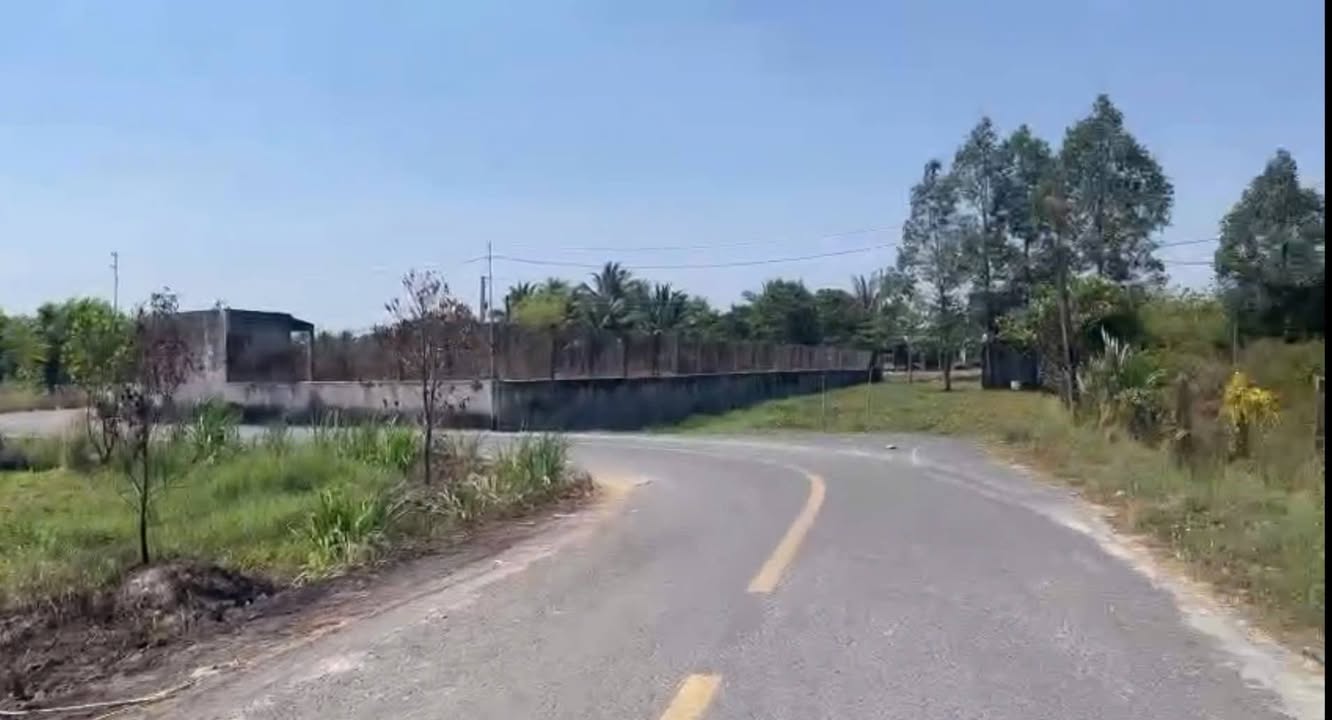 Đất mặt tiền đường nhựa 7000m², giá 8.05 tỷ - Cơ hội đầu tư hấp dẫn!