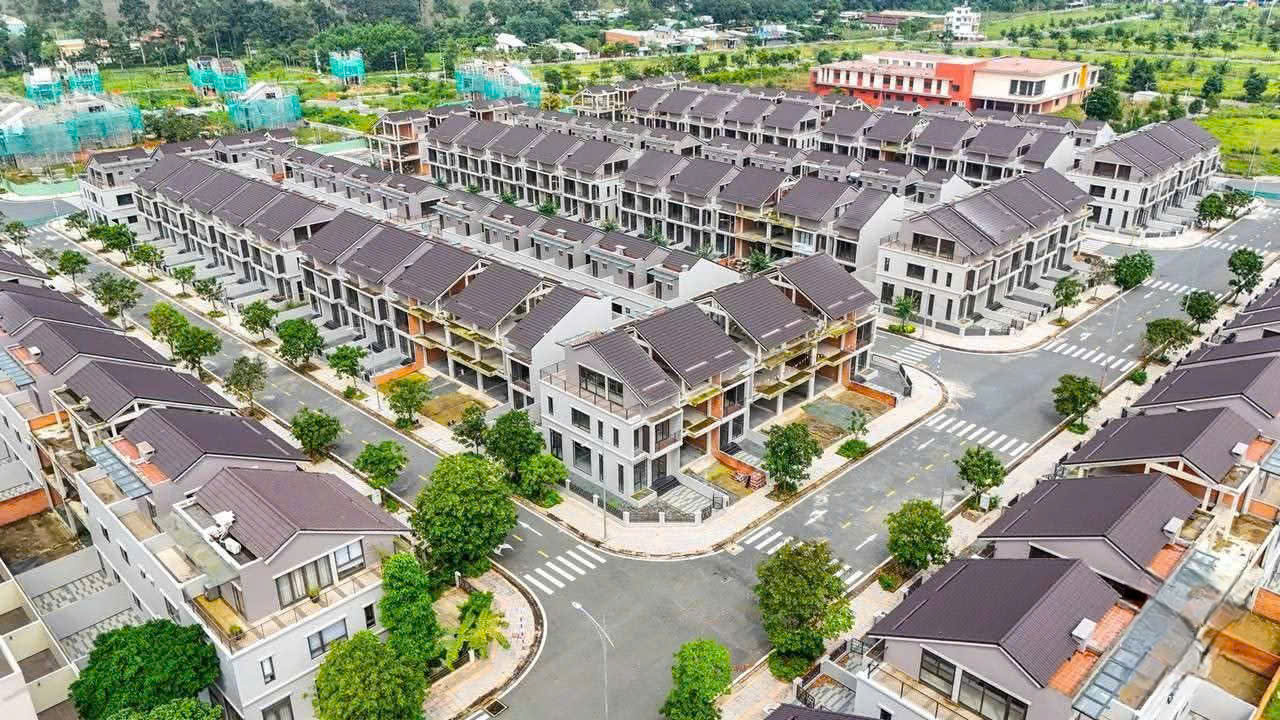 Đất nền Gem Sky World Long Thành 100m² giá chỉ 2 tỷ - Sổ riêng, xây dựng thoải mái!