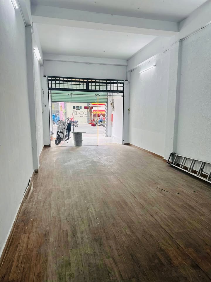 Nhà mặt tiền Nguyễn Kiệm, Q. Phú Nhuận 80m² giá 22 triệu - Kinh doanh sầm uất!