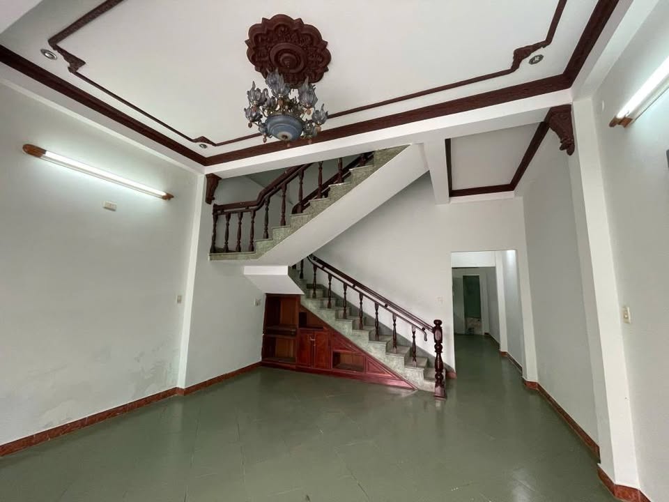 Nhà cho thuê mặt tiền đường Phạm Vấn, quận Sơn Trà, 100m² - Giá cực tốt chỉ 8 triệu!