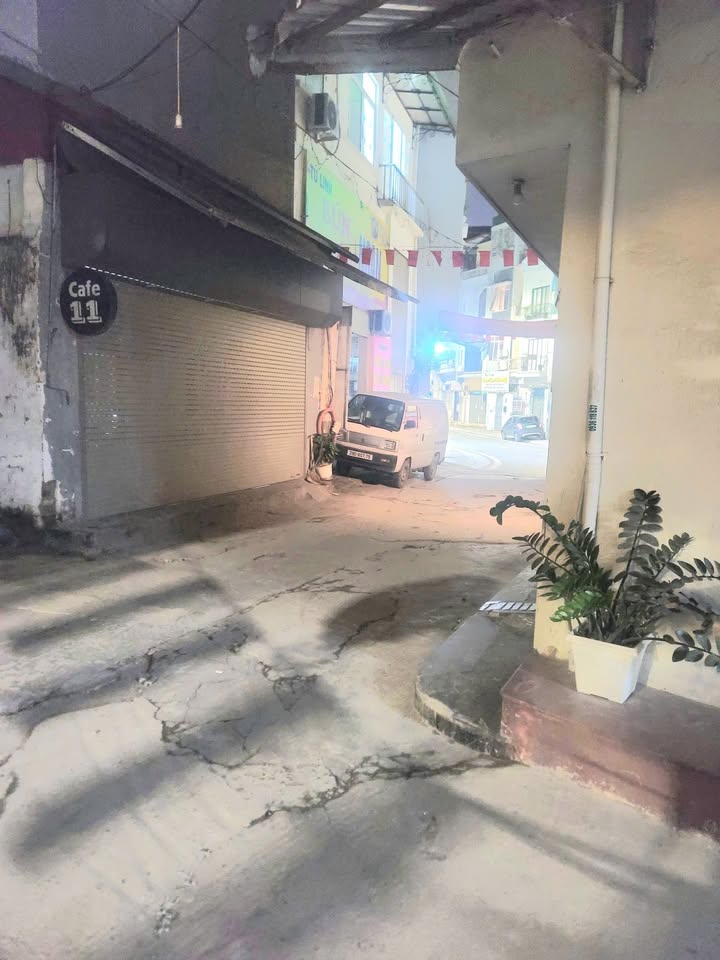 Nhà mặt tiền đường Văn Cao, quận Ba Đình 90m² giá 40 tỷ - Ô tô tránh, vị trí đắc địa!