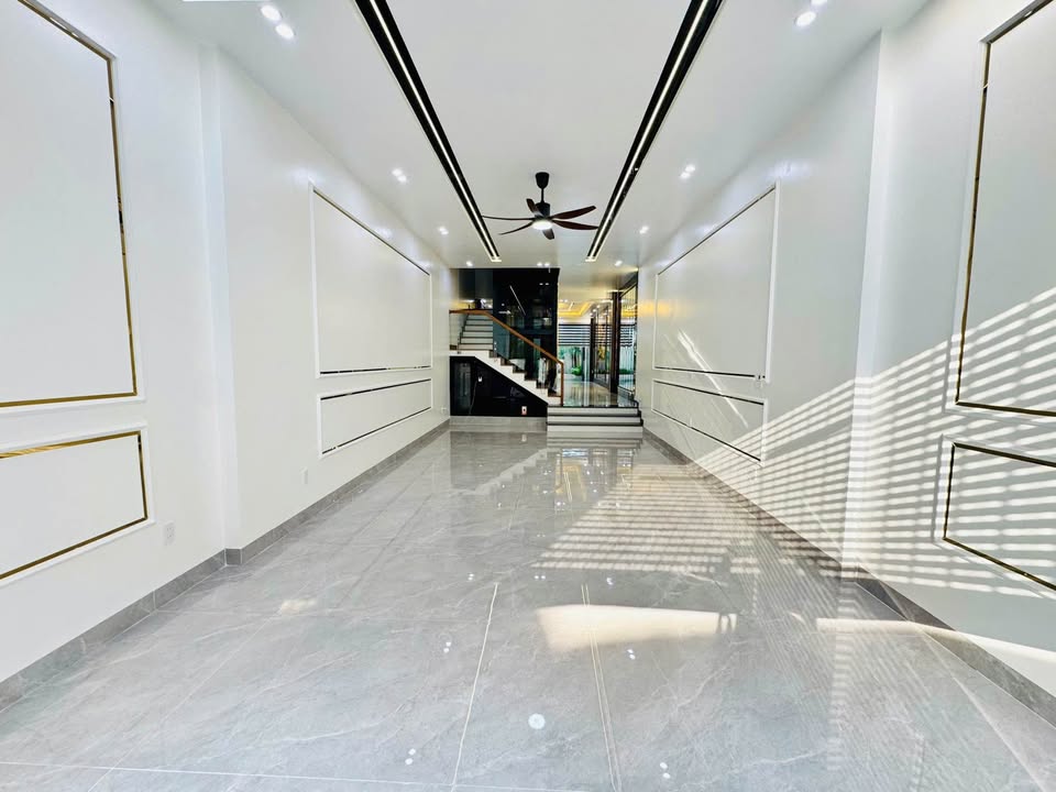 Nhà phố 4,5 tầng Dân Lập, 135m² - Phong thủy vượng, ô tô vào tận nhà!