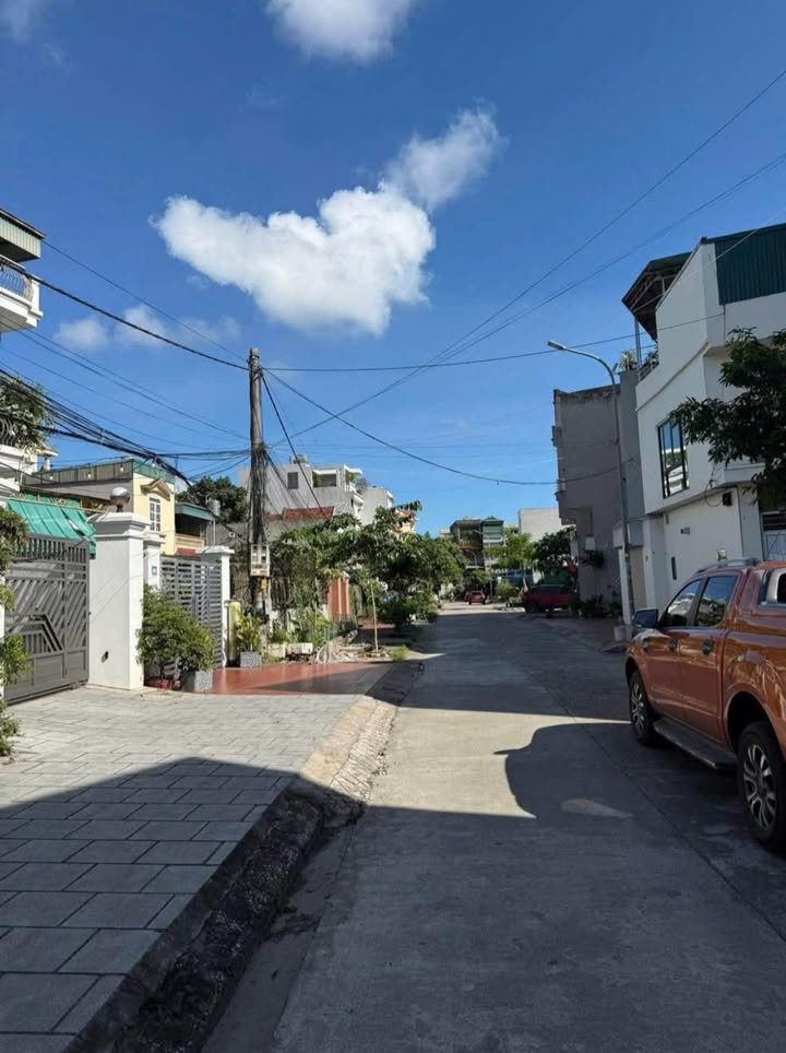 Nhà bán ngõ 7 Bãi Muối, Hạ Long 51m² giá chỉ 1 tỷ - Ô tô đỗ cửa, vị trí đắc địa!