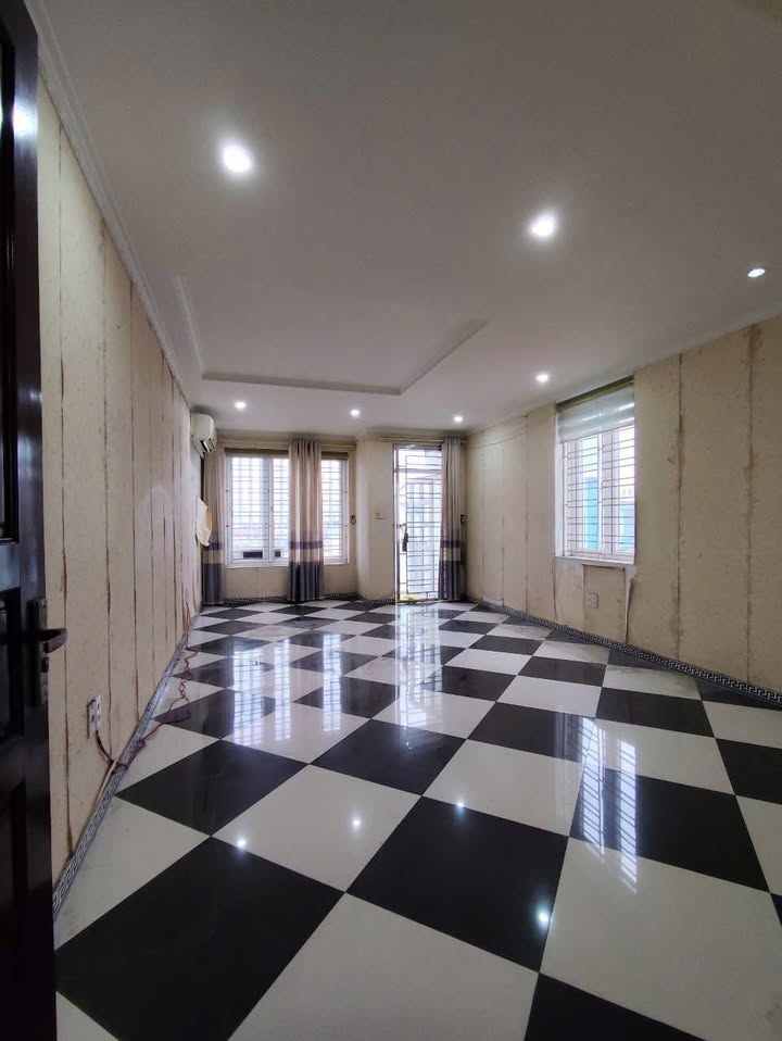 Nhà 6 tầng thang máy mặt đường Lê Lợi, Hải Phòng 90m² chỉ 2 tỷ - Vị trí đắc địa!