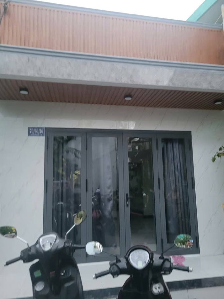 Nhà nguyên căn cho thuê hẻm 70 Cách Mạng Tháng Tám, 80m² - Sạch sẽ, thoáng mát!