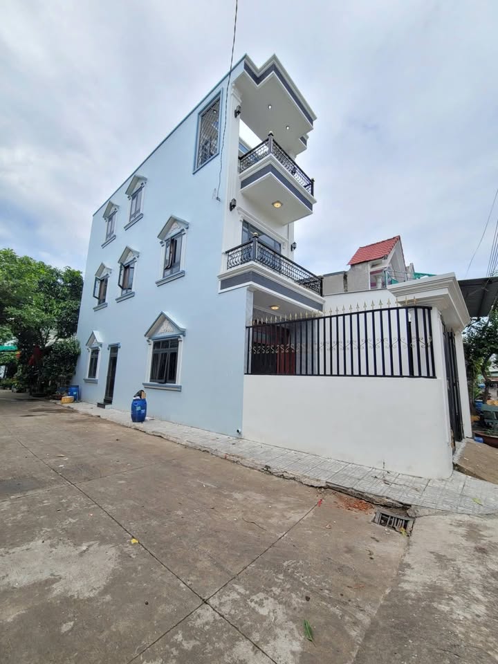 Nhà 2 Lầu 75.2m² Đường Phan Đình Giót giá 4.7 tỷ - Nhà góc 2 mặt tiền gần chợ Đông Đô!