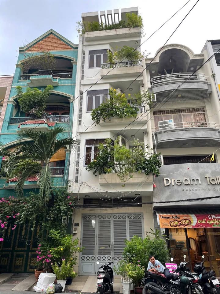 Nhà 4 Tầng 134 Thành Thái, Quận 10 - Giá 20 tỷ - Đầu tư sinh lời ngay!