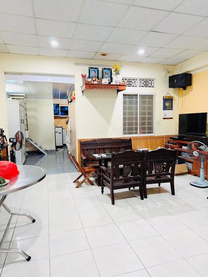 Nhà gác lửng Tôn Đản 80m² giá 3 tỷ - Sát mặt tiền, ô tô vào tận nơi!