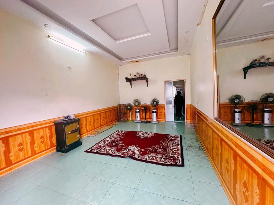 Nhà riêng Quang Hanh 70m² giá chỉ 350 triệu - Sổ hồng sẽ có trong tương lai!