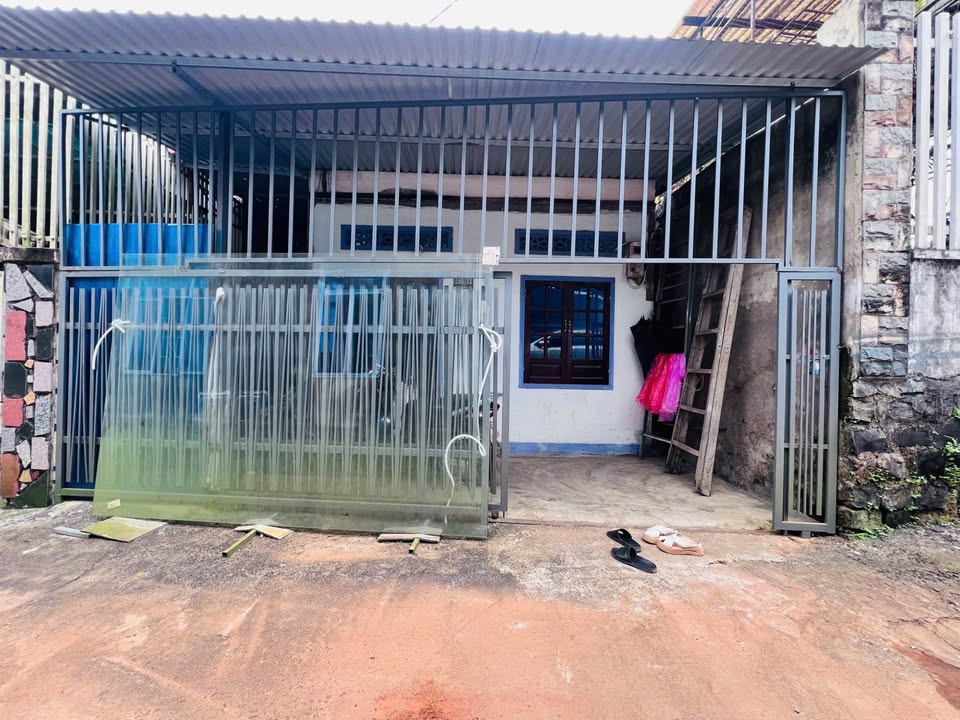 Nhà tặng đất hẻm Nguyễn Viết Xuân 82m² giá 1.35 tỷ - Cơ hội vàng cho bạn!