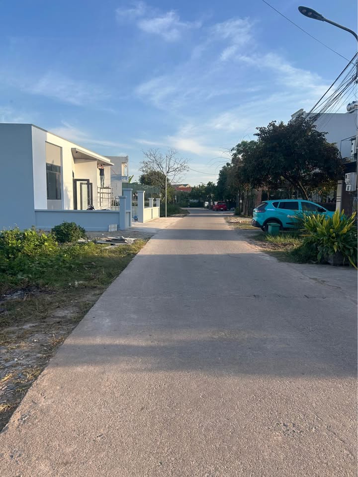 Nhà cấp 4 thiết kế biệt thự tại khu 5 Hải Yên 200m² - Ô tô tránh nhau thoải mái!