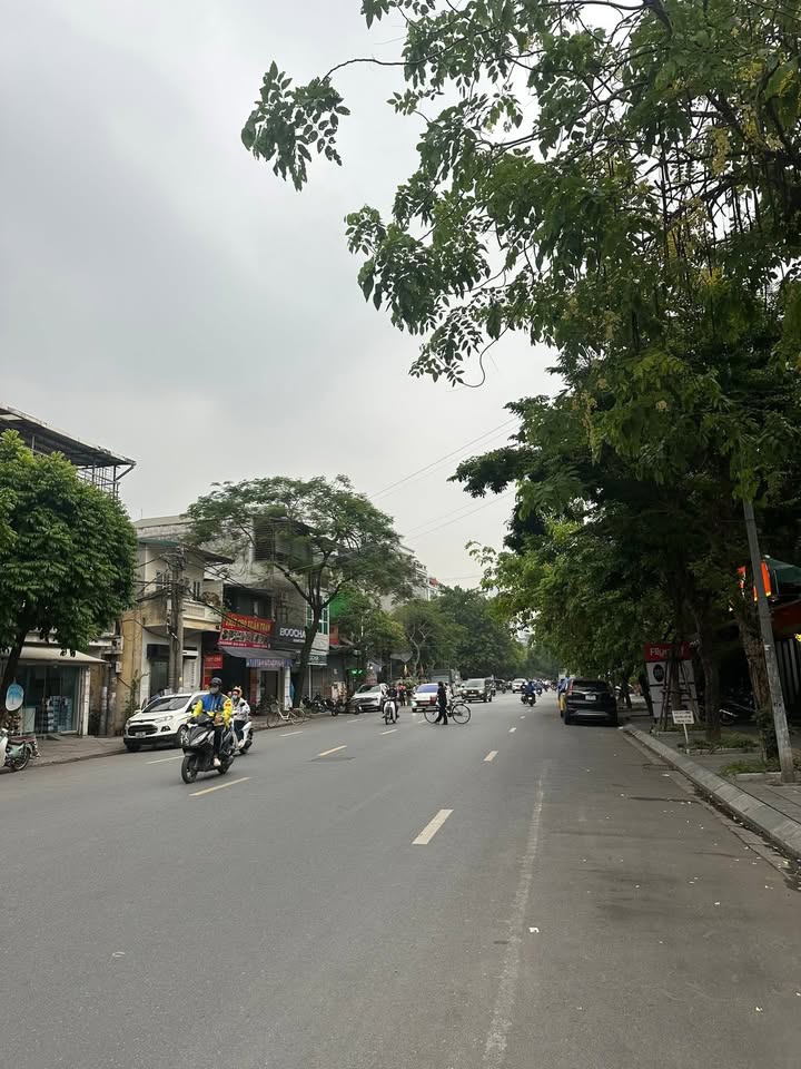 Nhà phố Cầu Giấy 117m² giá chỉ 50 triệu/tháng - Đầu tư sinh lời ngay!