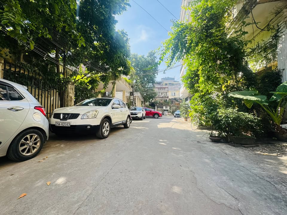 Căn hộ Tập thể Bộ Tài Chính Giảng Võ 100m² giá 8 tỷ - Lô góc thoáng đãng!