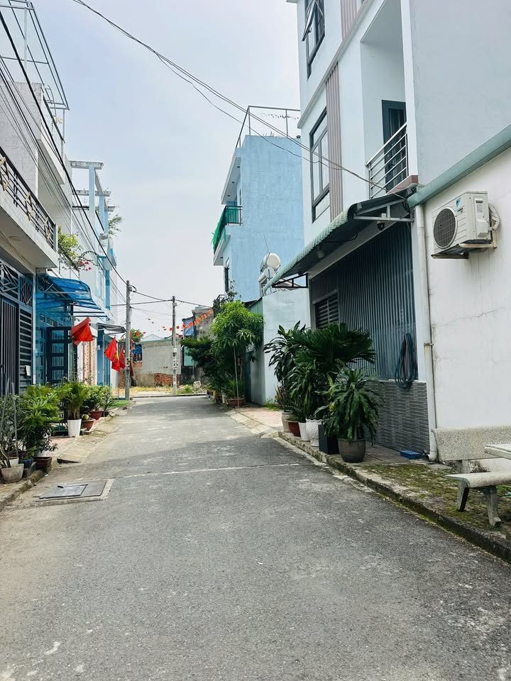 Nhà 2 tầng Bình Hoà, Thuận An 49m² chỉ 2.5 tỷ - Pháp lý rõ ràng, tiện ích đầy đủ!