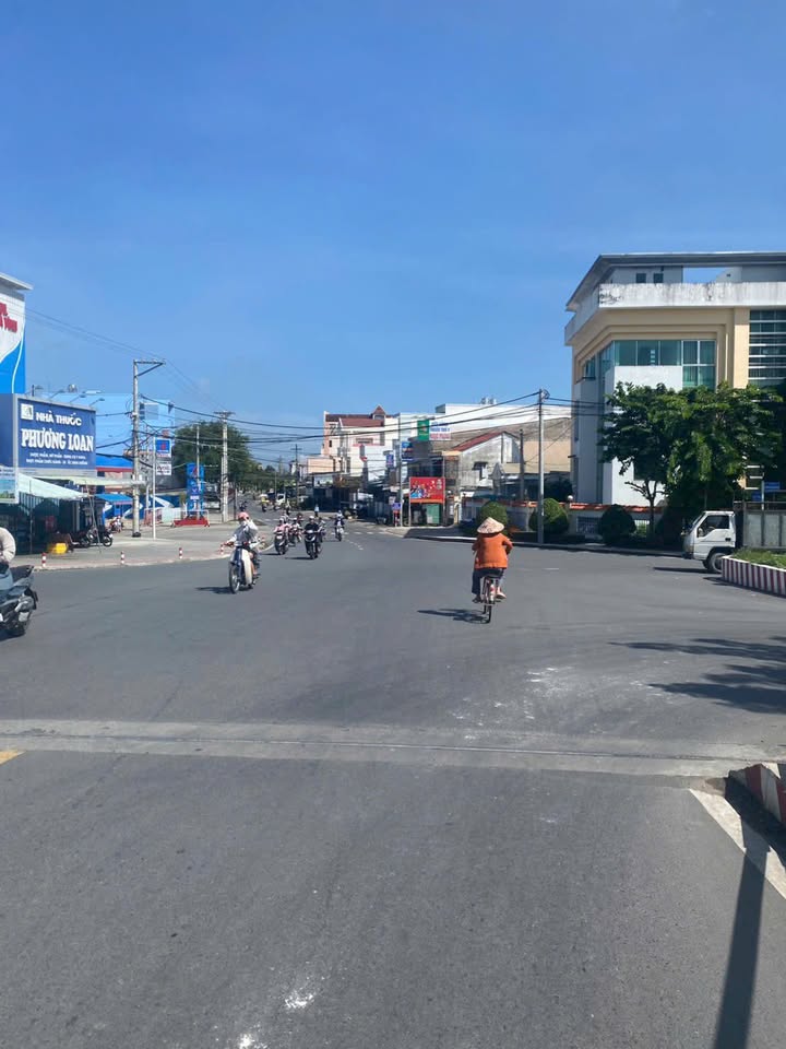 Nhà mặt tiền Hùng Vương Trà Vinh 180m² - Khu vực sầm uất, đầu tư lý tưởng!