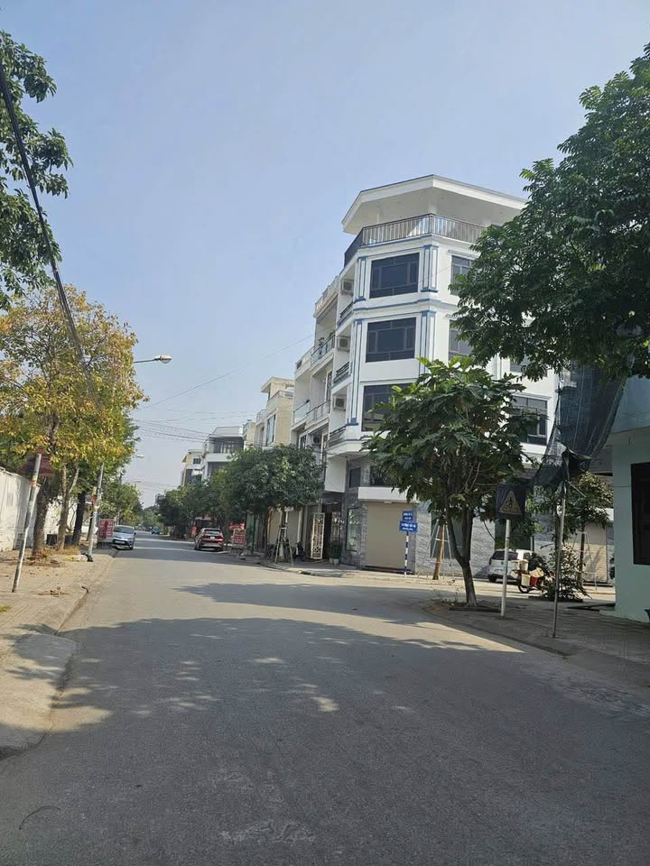 Đất nền Kỳ Bá Thái Bình 100m² giá 5 tỷ - Vị trí trung tâm, thuận tiện đi lại!