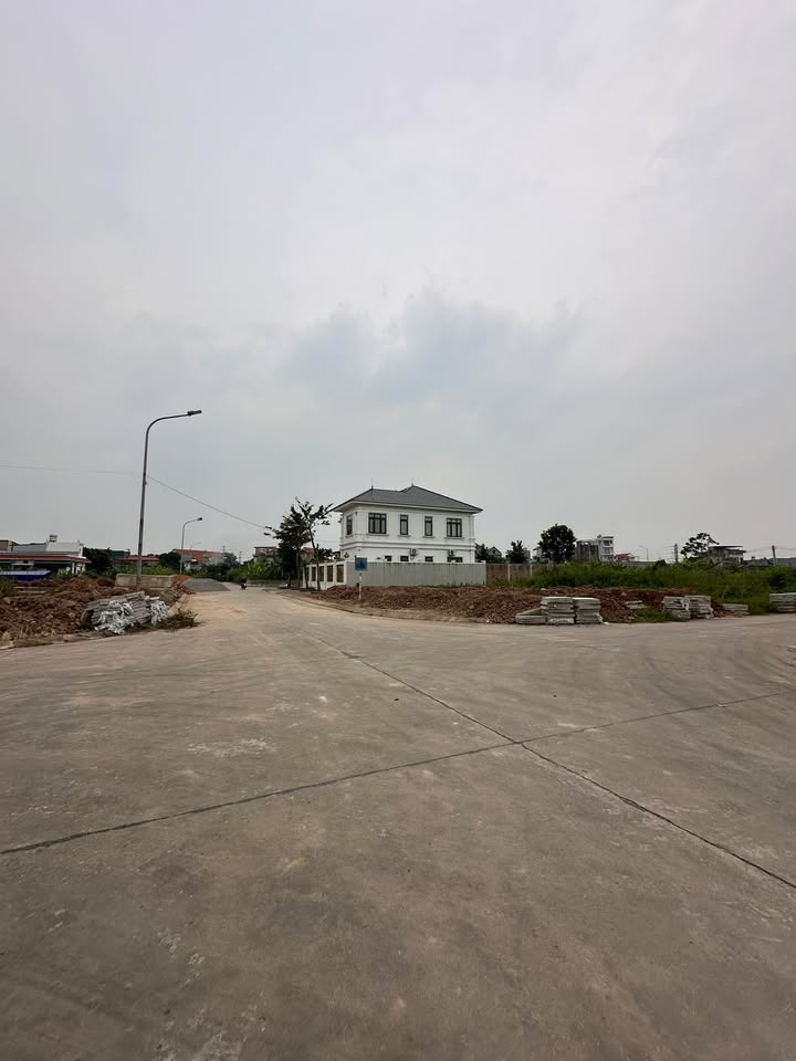 Biệt thự Townhouse Xuân Viên 2 - Đông Triều 300m² giá 2.1 tỷ - Hướng Nam lý tưởng!