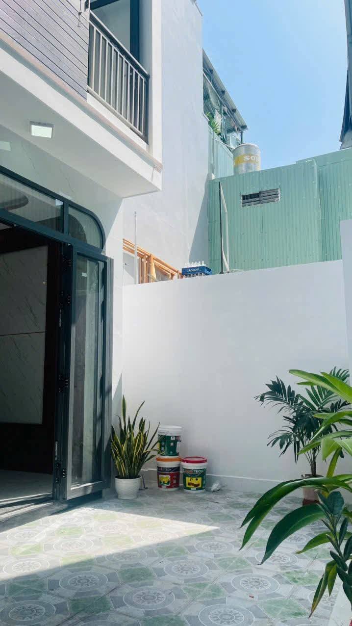 Nhà 2 tầng đường Nguyễn Huệ, Quy Nhơn 50m² giá 3.4 tỷ - Gần biển, trung tâm sầm uất!