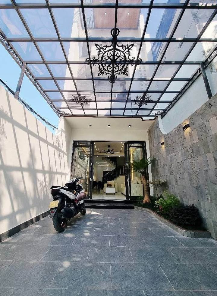 Nhà lô góc mặt đường Trung tâm Lộc Vượng 68m² giá 4.6 tỷ - Thiết kế đẹp, nội thất cao cấp!