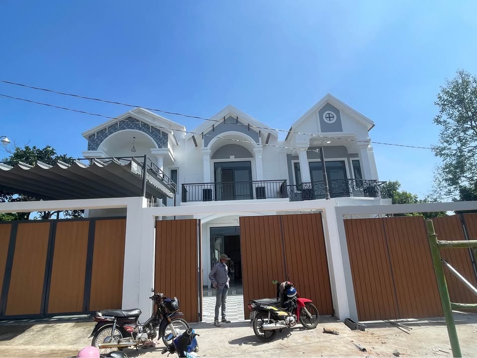 Nhà lầu Bảo Vinh, Long Khánh 100m² giá 2.63 tỷ - Thiết kế hiện đại, sẵn sàng ở ngay!