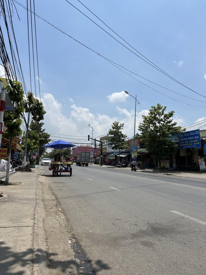 Nhà C4 mặt tiền đường Nguyễn Thị Minh Khai, Dĩ An 166.5m² giá 5 tỷ - Dòng tiền ổn định!