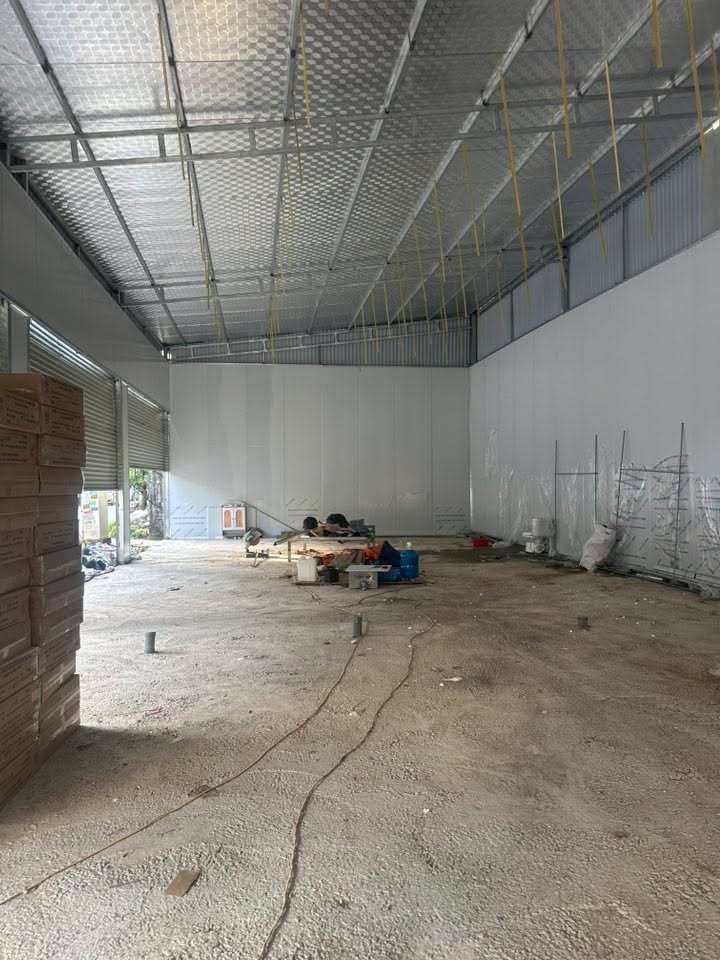 Store cho thuê tại Vân Dương, Quế Võ 200m² - Mặt tiền 10m, giá chỉ 18 triệu/tháng!