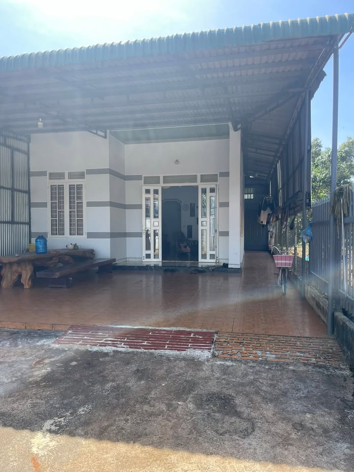 Nhà riêng Đạt Hiếu, Buôn Hồ 240m² giá 2.3 tỷ - Gần Nguyễn Duy Trinh, tiện ích đầy đủ!