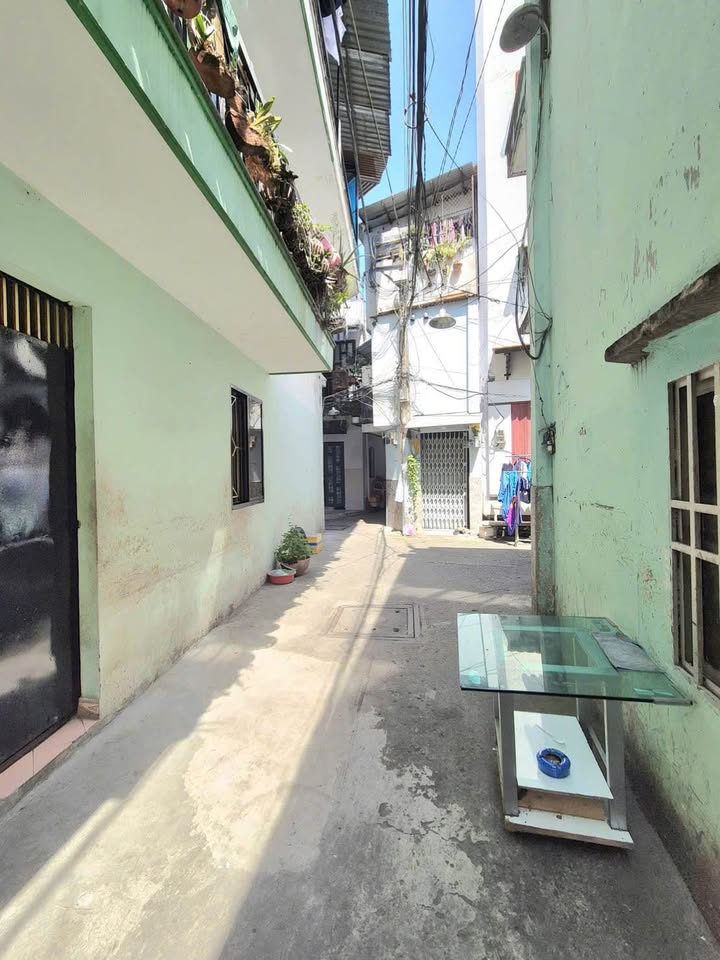 Nhà 3 tầng Lạc Long Quân, Tân Bình 20m² giá 3.6 tỷ - Hẻm văn minh, sạch sẽ!